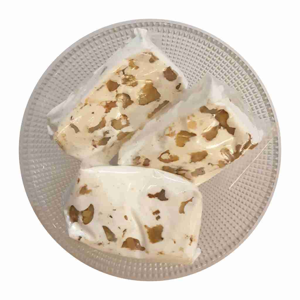 تصویر 3 از شیرینی نوقا گردویی خوشمزه با مغز گردوی فراوان